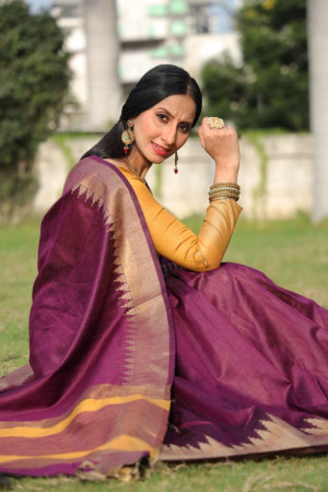 Magenta color raw silk weaving saree with temple woven border