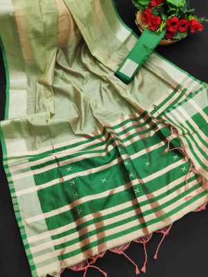 Green color banglori silk weaving saree with zari border