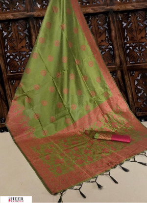 Green color Handloom raw silk weaving saree