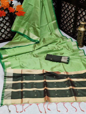Green color banglori silk weaving saree with zari border and pallu