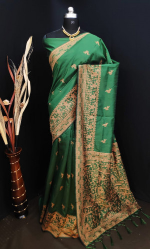Green color raw silk saree with stylish rich pallu