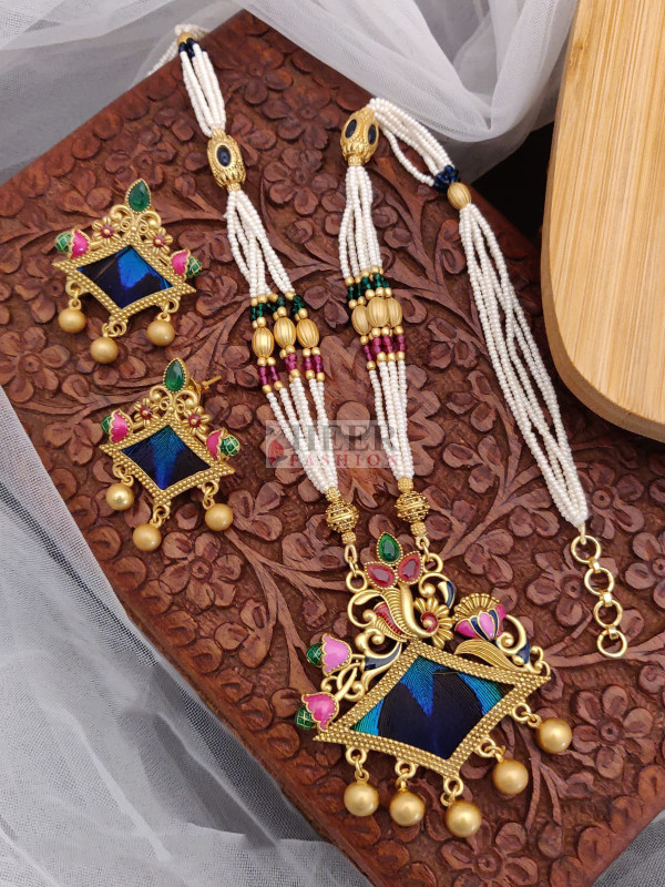 Fancy Peacock Feather design Pendant And Butti