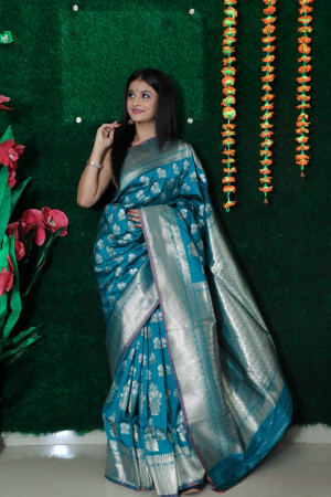 Rama green color kanchipuram silk handloom saree with zari work