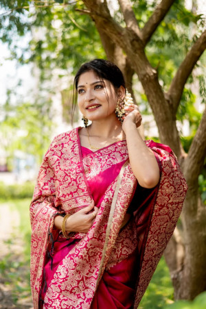 Rani pink color handloom raw silk saree with woven design