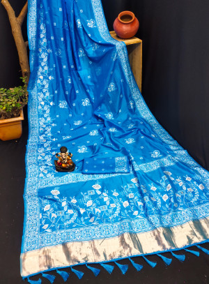 Flowy woven design with lagdi patta pallu sky blue color dola silk saree