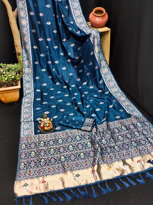 Flowy woven design with lagdi patta pallu firoji color dola silk saree