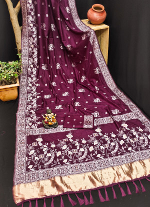 Flowy woven design with lagdi patta pallu maroon color dola silk saree
