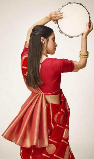 Red color kanchipuram silk saree with golden zari work