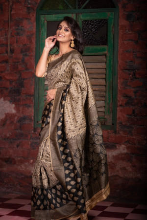 Black color tussar silk weaving saree with rich pallu