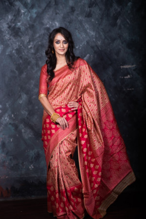 Red color tussar silk weaving saree with rich pallu