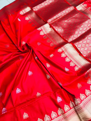 Red color kanchipuram silk saree with zari work