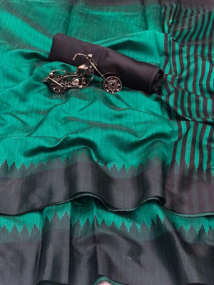 Green color raw silk saree with lining pallu