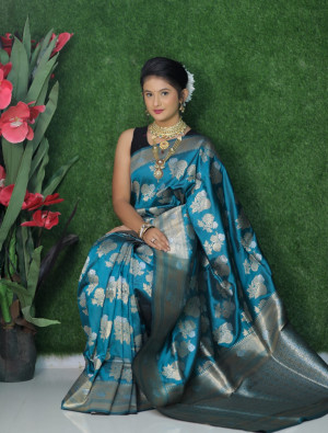 Rama green color soft kanchipuram silk saree with golden and silver zari weaving work