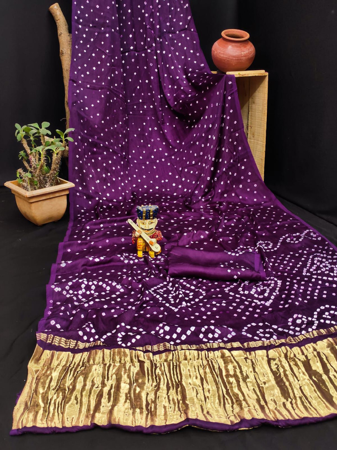 Magenta pure gaji silk hand bandhej bandhani saree with lagdi patta