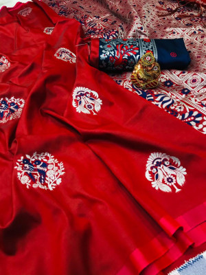 Soft silk saree with zari weaving rich pallu