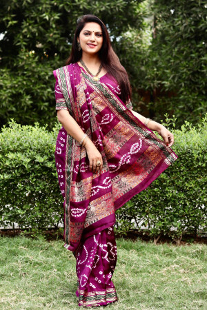 Magenta color pure bandhej silk saree zari weaving rich pallu