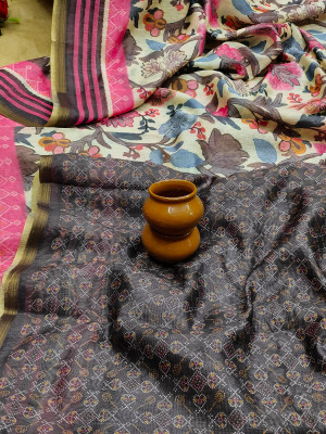 Magenta color mulmul cotton saree with beautiful print
