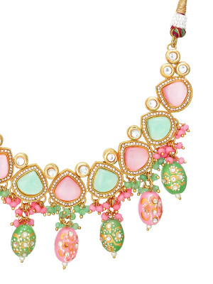Pink And Green Kundan Necklace Set With Maangtikka